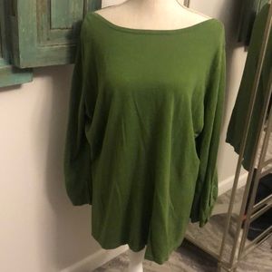 Beautiful green 3/4 length sleeve sweater.
